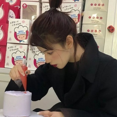 短发时尚头像女生背影图片