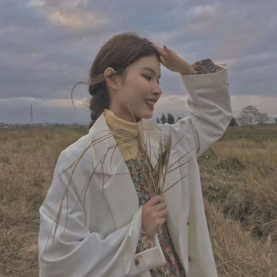 个性短发女生手绘头像图片