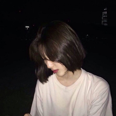 个性短发女生手绘头像图片