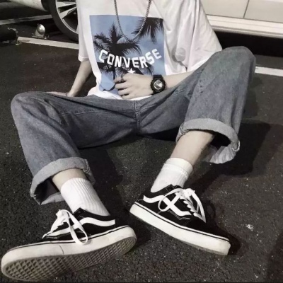 微信超酷部位帅气男生头像背影侧脸坐着