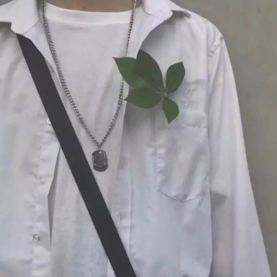 微信超酷部位帅气男生头像背影侧脸坐着图片