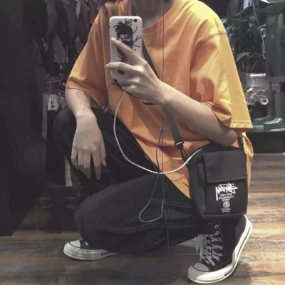 微信超酷部位帅气男生头像背影侧脸坐着图片