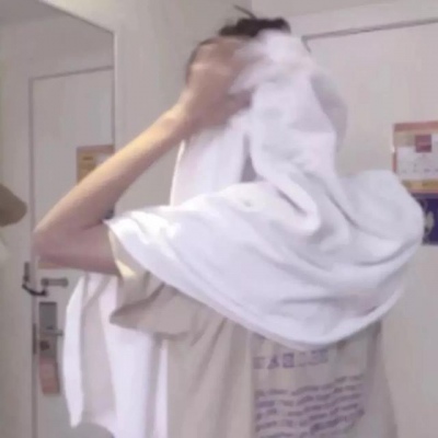 微信超酷部位帅气男生头像背影侧脸坐着图片
