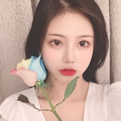 阳光活泼女生头像高清图片