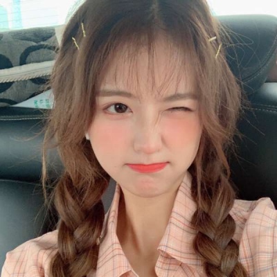 阳光活泼女生头像高清图片