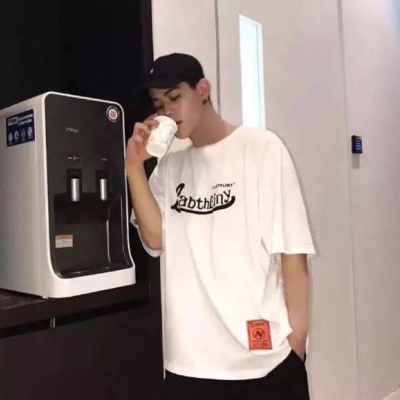 最新个性白衬衫漫画头像男生图片