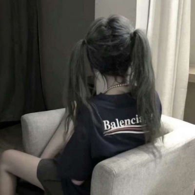二次元麻花辫女生头像图片