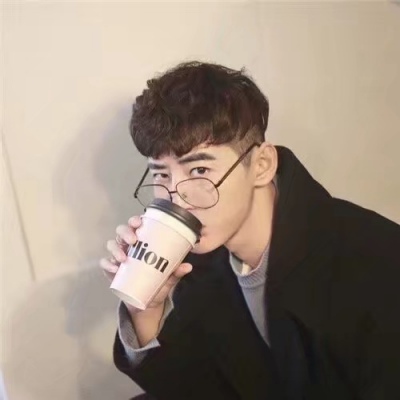帅气玩游戏男生头像图片