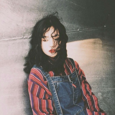 qq头像带血女生头像
