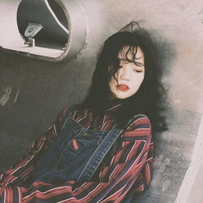 qq头像带血女生头像