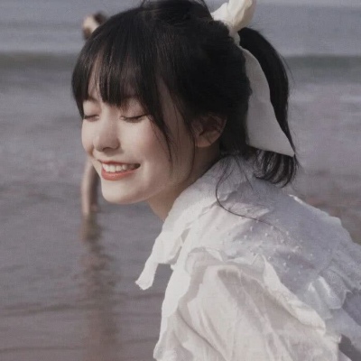 女生qq头像带字的黑白图片