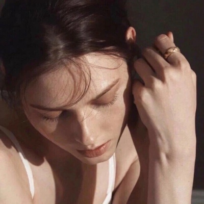 头像女生简单气质唯美图片