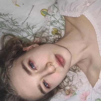 头像女生简单气质唯美图片