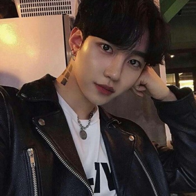 最吸引女人微信男头像抽烟伤感黑色男生头像图片图片