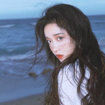 二次元麻花辫女生头像