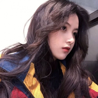 二次元麻花辫女生头像