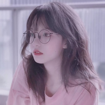 二次元麻花辫女生头像