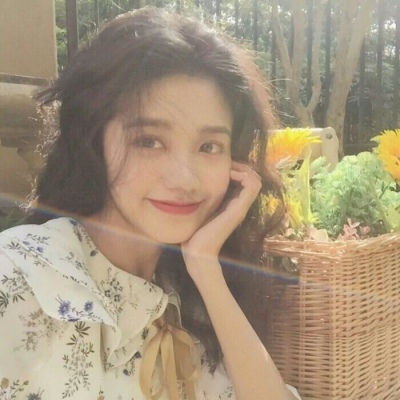 二次元麻花辫女生头像