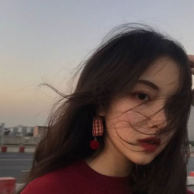 二次元麻花辫女生头像
