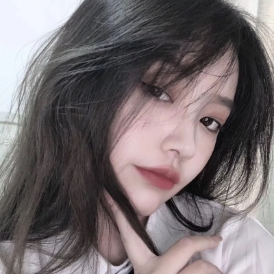 二次元麻花辫女生头像