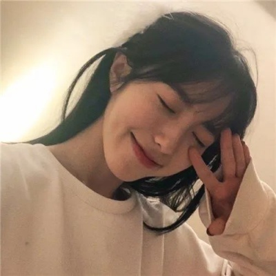 二次元麻花辫女生头像