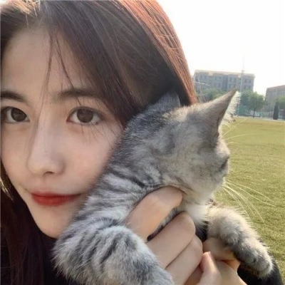 二次元麻花辫女生头像