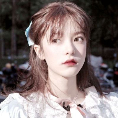 女生戴帽子的头像可爱