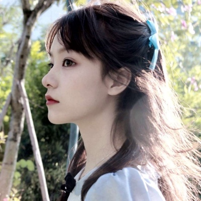 女生戴帽子的头像可爱