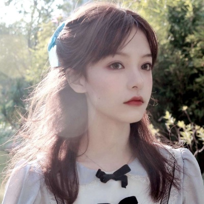 女生戴帽子的头像可爱