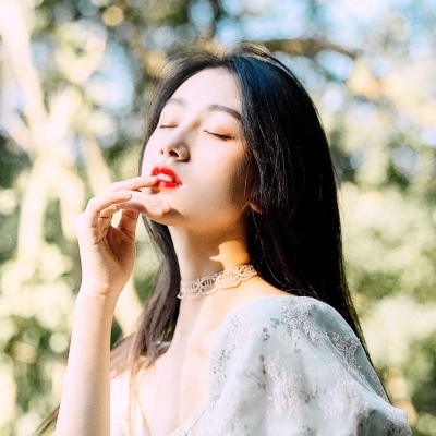 女生戴帽子的头像可爱