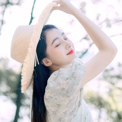 女生戴帽子的头像可爱