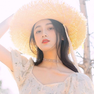 女生戴帽子的头像可爱
