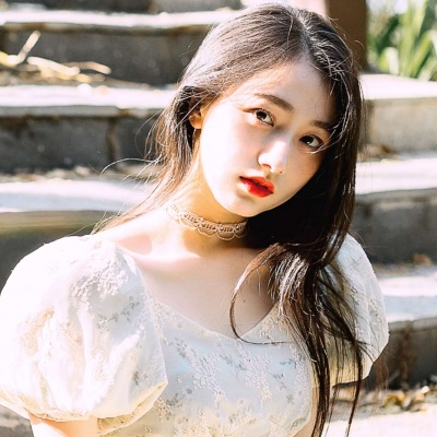 女生戴帽子的头像可爱