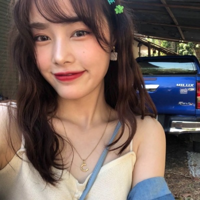 qq头像女生染发彩色