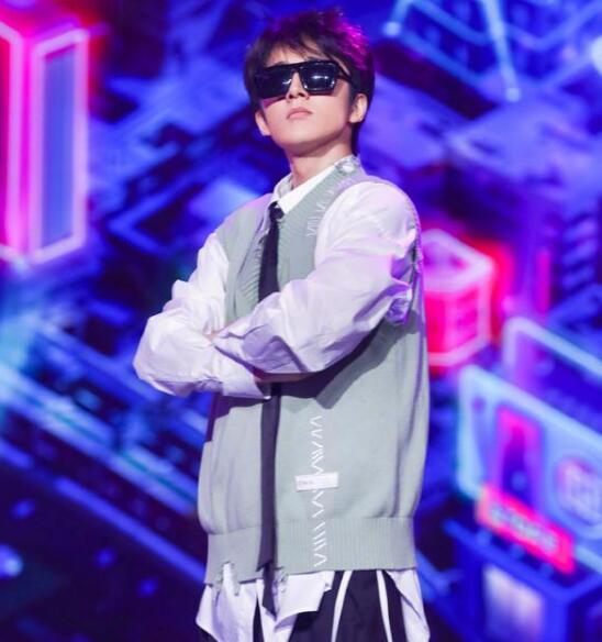 快乐大本营张新成谭松韵哪期 宝藏男孩有好几把刷子图片