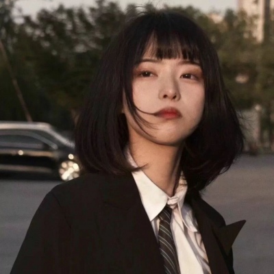 黑白动漫高冷女生头像图片