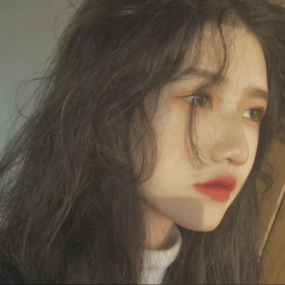 黑白动漫高冷女生头像图片