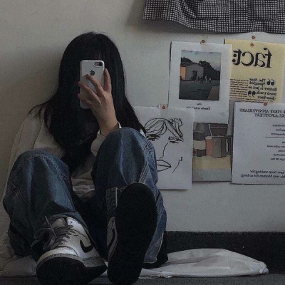 黑白动漫高冷女生头像图片