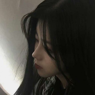 黑白动漫高冷女生头像图片