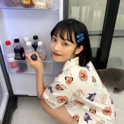 qq好看的头像女生带字