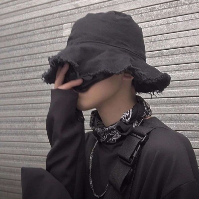 特别特别好看的男生头像动漫有故事的人才能用的图片