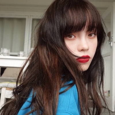 qq头像露肩唯美女生