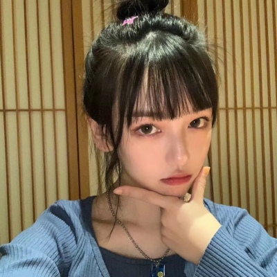 qq头像露肩唯美女生