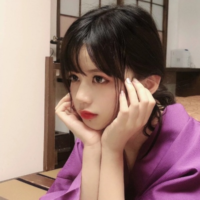 qq头像露肩唯美女生