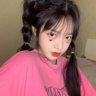 qq头像露肩唯美女生