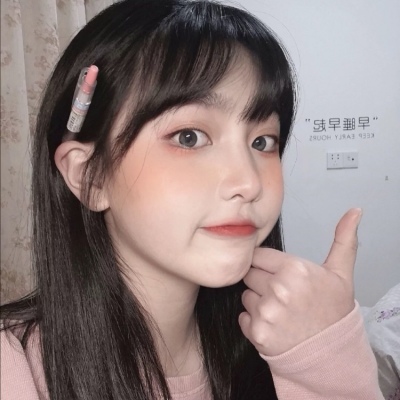 qq头像露肩唯美女生