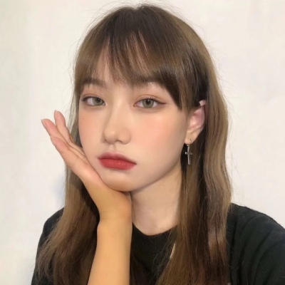 qq头像露肩唯美女生