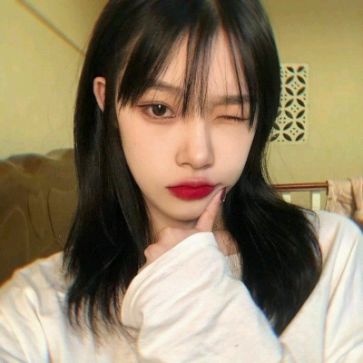 qq情侣女生头像带字图片