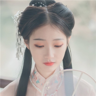 黑白唯美伤感女生头像图片