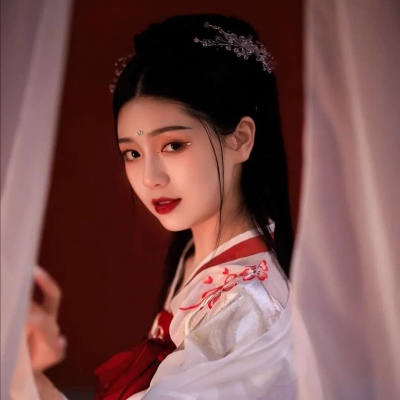 黑白唯美伤感女生头像图片